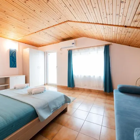 Гостьовий будинок Adriana 3*